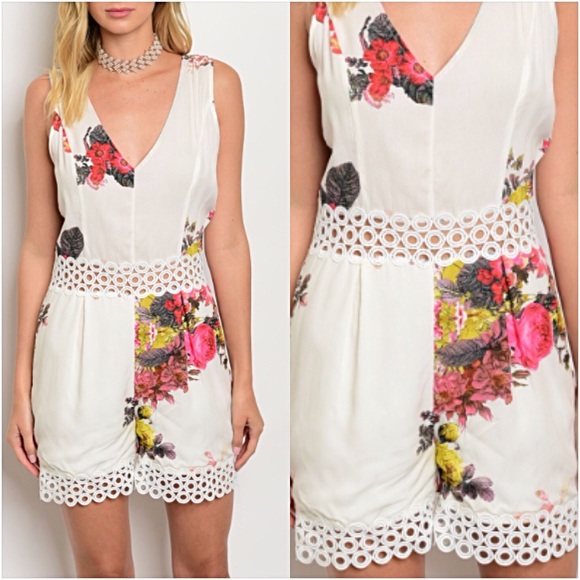 Gorgeous Ivory Floral V-Neck Romper Small - Picture 2 of 5